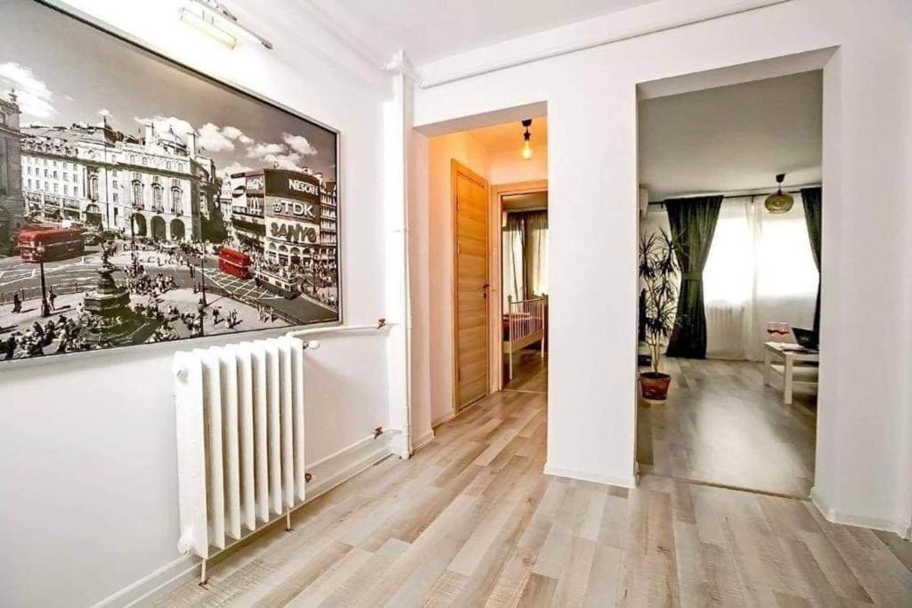 Poetry I Piata Victorei Bukares Bagian luar foto